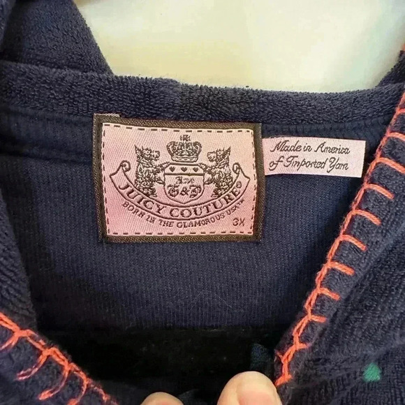 Never Worn Navy Juicy Hooded Sweatshirt with Pockets and Beautiful Embroidery - Picture 4 of 5